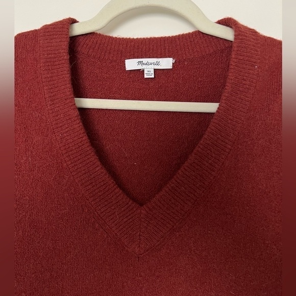 Madewell Bartlett V-Neck Pullover Sweater in Coziest Yarn - Picture 4 of 8